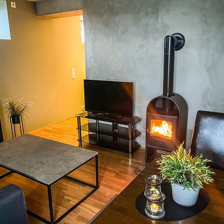 Two-Bedroom City Apartment With Fire Place, Free Parking And Fjordview Terrace - Calm And Central Ålesund Zewnętrze zdjęcie