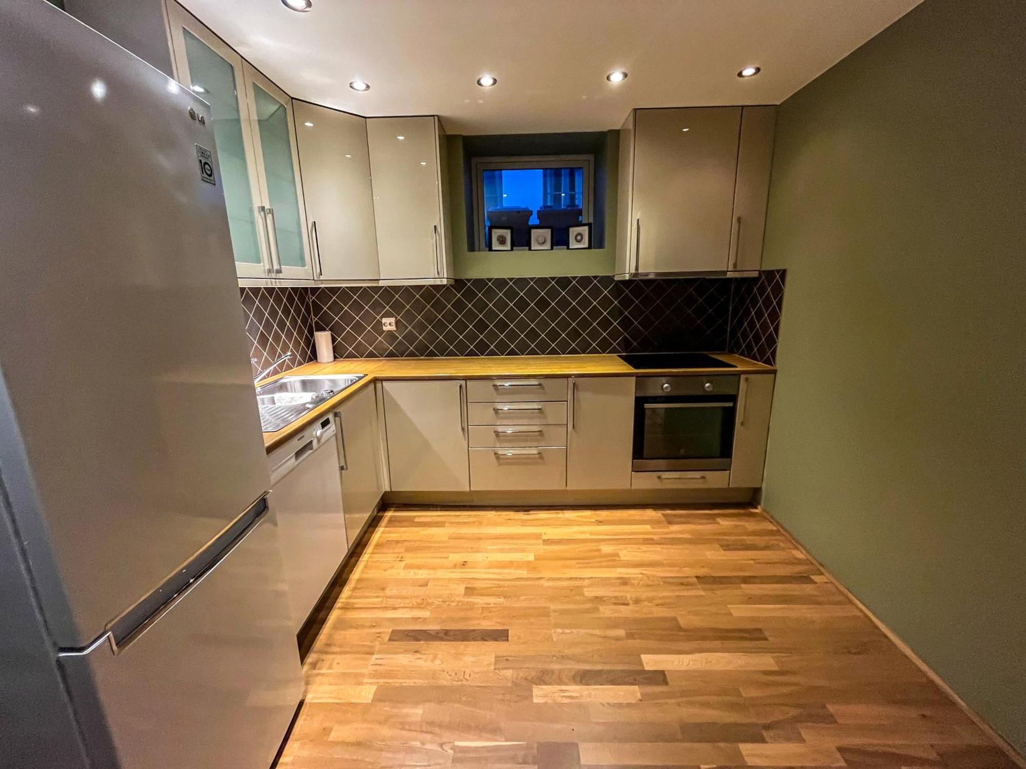 Two-Bedroom City Apartment With Fire Place, Free Parking And Fjordview Terrace - Calm And Central Ålesund Zewnętrze zdjęcie