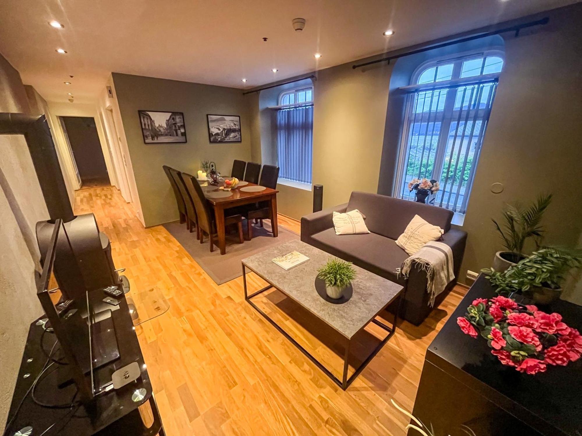 Two-Bedroom City Apartment With Fire Place, Free Parking And Fjordview Terrace - Calm And Central Ålesund Zewnętrze zdjęcie