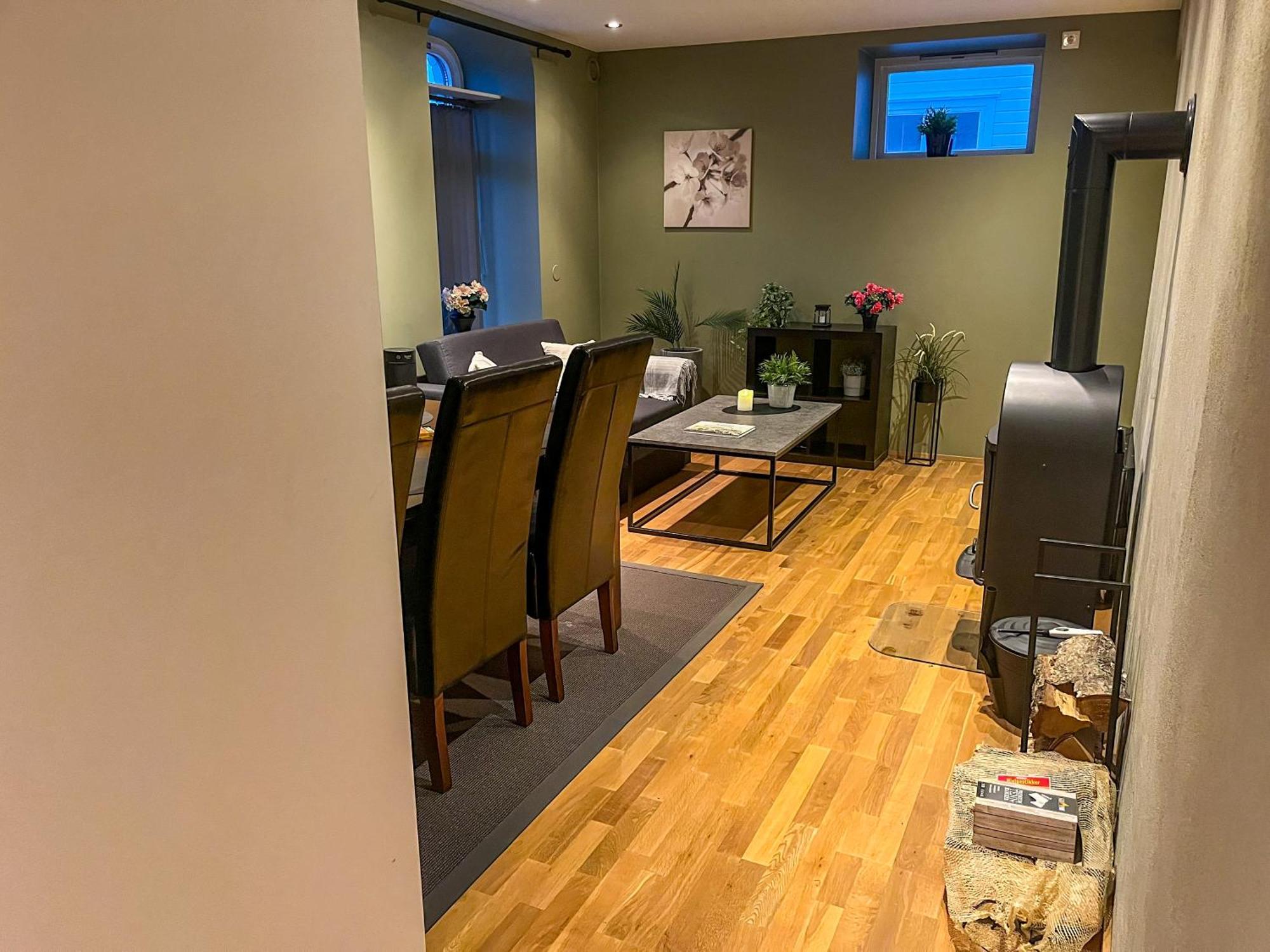 Two-Bedroom City Apartment With Fire Place, Free Parking And Fjordview Terrace - Calm And Central Ålesund Zewnętrze zdjęcie